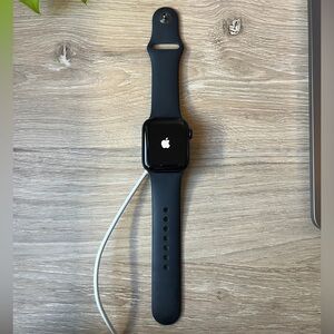 Apple Watch SE (2nd Gen) GPS 40mm, Midnight Aluminum Case & Midnight Sport Band